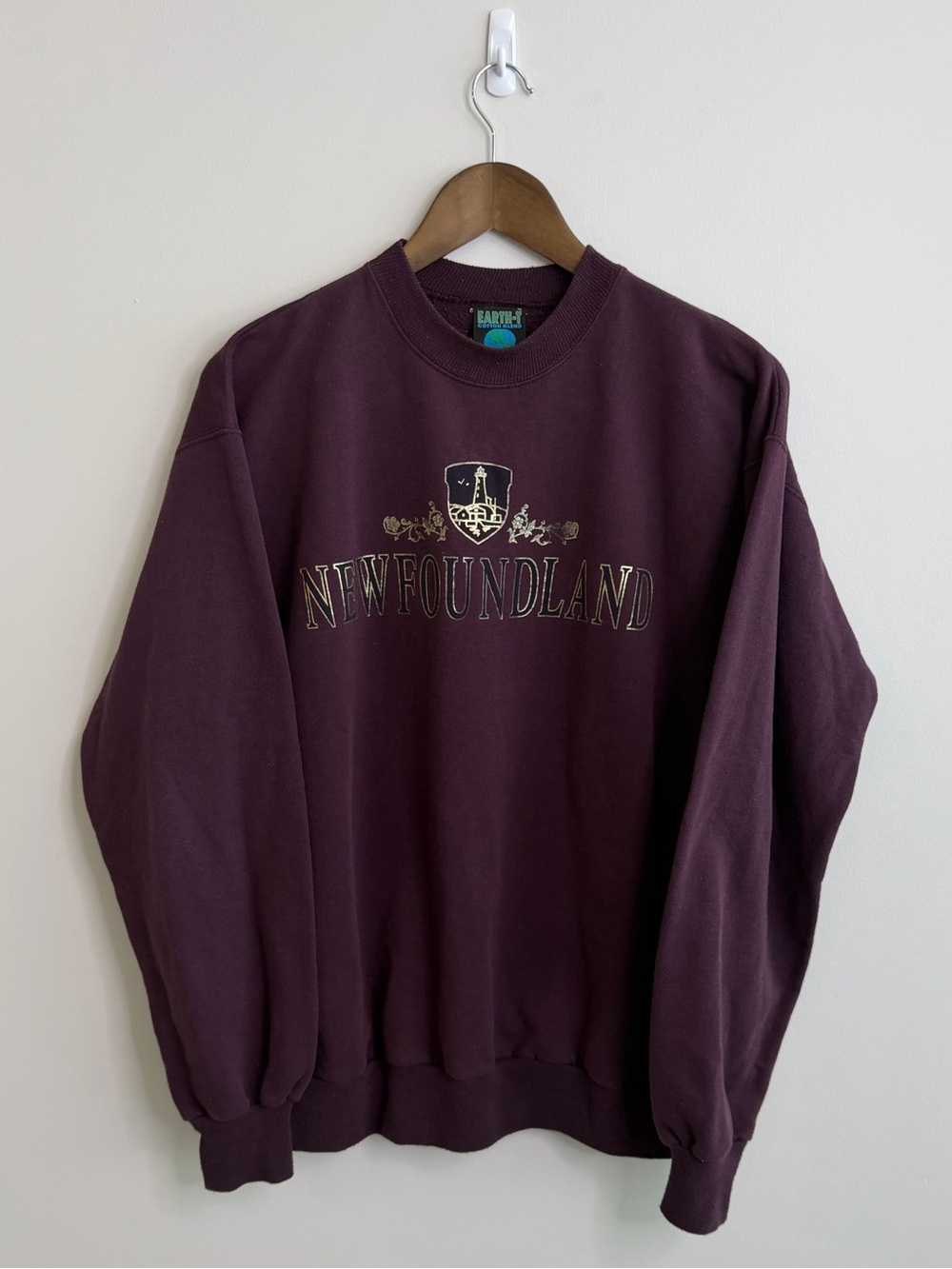 Vintage 90s Newfoundland Canada Graphic Crewneck Sweatshirt Mens Burgundy